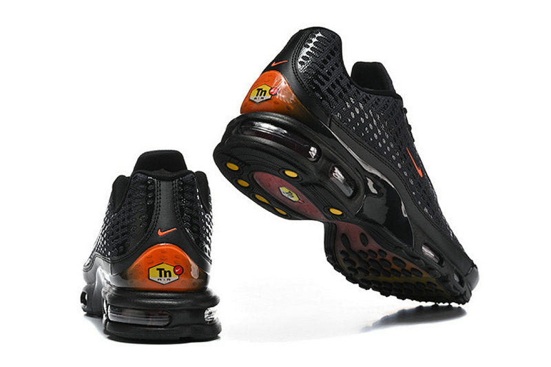 Les Baskets Nike Air Max Tn incarnent un style emblématique et une performance supérieure.
Par ailleurs, leur design distinctif et leur utilisation de matériaux de haute qualité en font un choix incontournable.