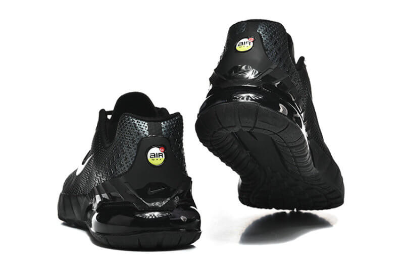 Découvrez les Baskets Nike Air Max Phoenix, un mélange parfait de design moderne et de confort. Essayez-les pour un pas léger !