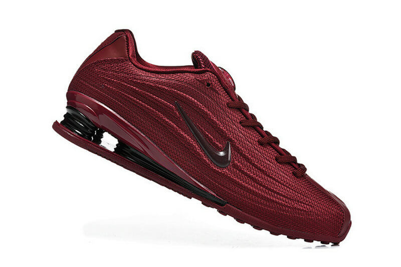 Les baskets Nike Shox NZ combinent style et performance pour les amateurs de mode et les athlètes.pas cher. Le moins cher.