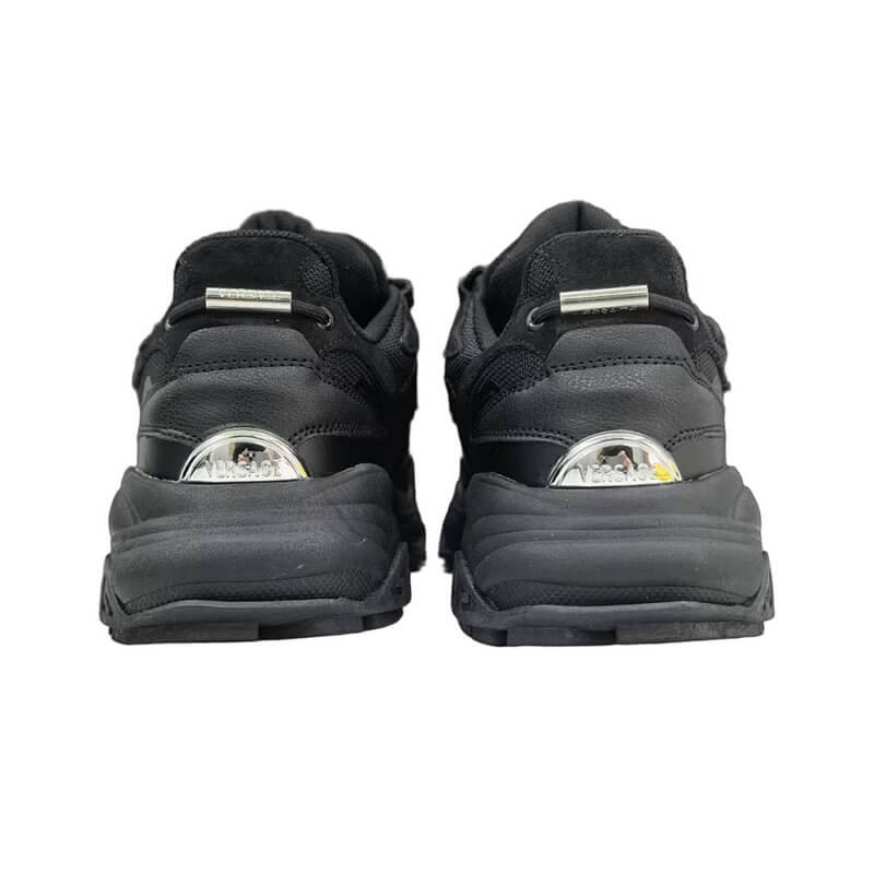 Les baskets sneakers Versace incarnent un style emblématique et un luxe italien.
leur design audacieux.pas cher. Le moins cher.