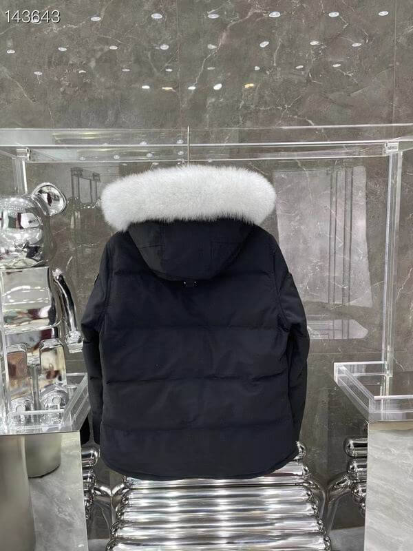 Les doudounes Moose Knuckles allient élégance et performance pour offrir une protection optimale contre le froid. Leur design sophistiqué.pas cher. Le moins cher.