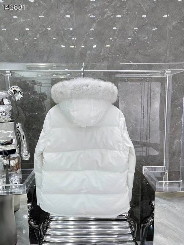 Les doudounes Moose Knuckles allient élégance et performance pour offrir une protection optimale contre le froid. Leur design sophistiqué.pas cher. Le moins cher.