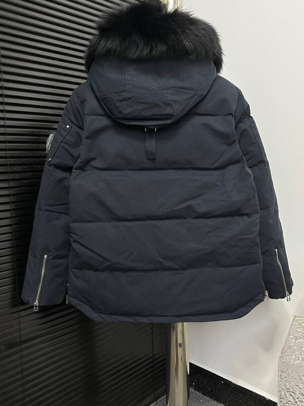 Les doudounes Moose Knuckles allient élégance et performance pour offrir une protection optimale contre le froid. Leur design sophistiqué.pas cher. Le moins cher.