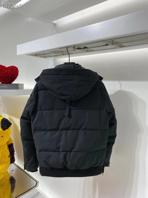 Les doudounes Moose Knuckles allient élégance et performance pour offrir une protection optimale contre le froid. Leur design sophistiqué.pas cher. Le moins cher.