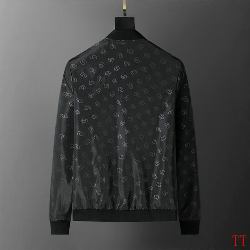Profitez du mélange parfait de style et de fonctionnalité avec les vestes Dolce Gabbana, conçus pour ceux qui recherchent l'excellence en termes de confort et de performance.