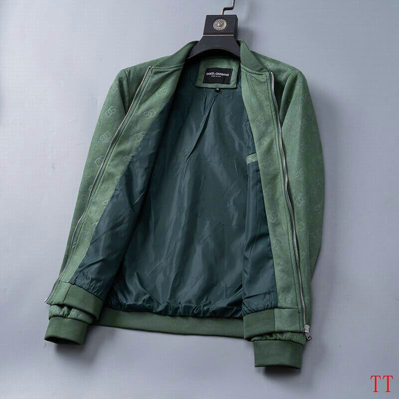 Profitez du mélange parfait de style et de fonctionnalité avec les vestes Dolce Gabbana, conçus pour ceux qui recherchent l'excellence en termes de confort et de performance.