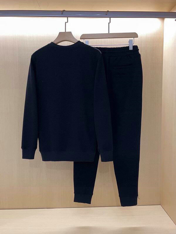 Les ensembles survêtement Balenciaga allient performance et style. Leur design avant-gardiste et leur qualité supérieure. Pas cher. Le moins cher.