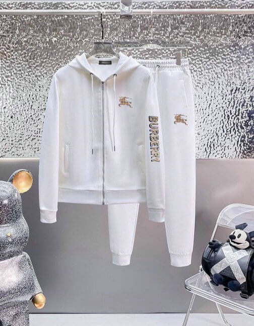 Les ensembles survêtement Balenciaga allient performance et style. Leur design avant-gardiste et leur qualité supérieure. Pas cher. Le moins cher.