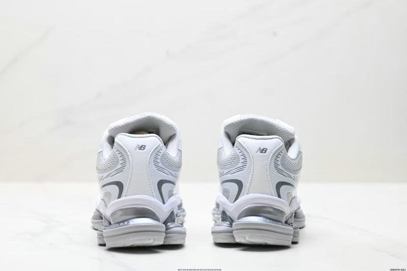 Découvrez le confort et le style des Baskets New Balance 2000, alliant héritage et innovation moderne. Offrez-vous une expérience de marche inégalée !