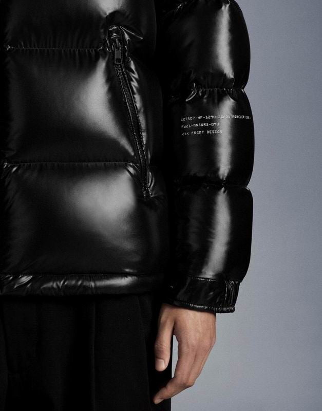 Les doudounes Moncler homme allient élégance et performance pour offrir une protection optimale contre le froid.
Leur design sophistiqué et leurs matériaux de haute qualité en font un choix incontournable pour les amateurs de mode