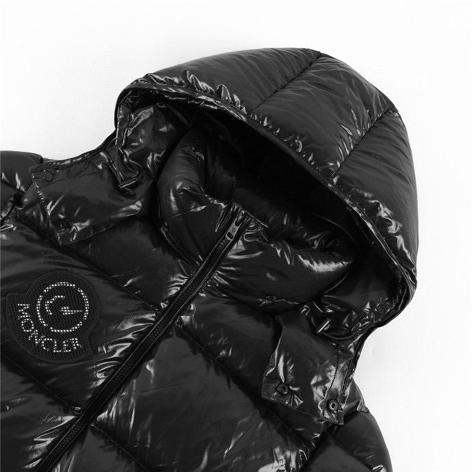 Les doudounes Moncler homme allient élégance et performance pour offrir une protection optimale contre le froid.
Leur design sophistiqué et leurs matériaux de haute qualité en font un choix incontournable pour les amateurs de mode