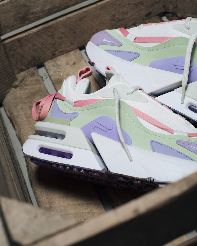 Résultats de l'évolution emblématique de la ligne Nike, les Nike Air Max Furyosa Honeydew sont un témoignage de l'engagement de Nike à combiner style et innovation.