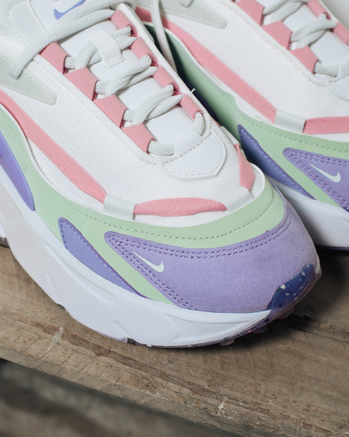 Résultats de l'évolution emblématique de la ligne Nike, les Nike Air Max Furyosa Honeydew sont un témoignage de l'engagement de Nike à combiner style et innovation.