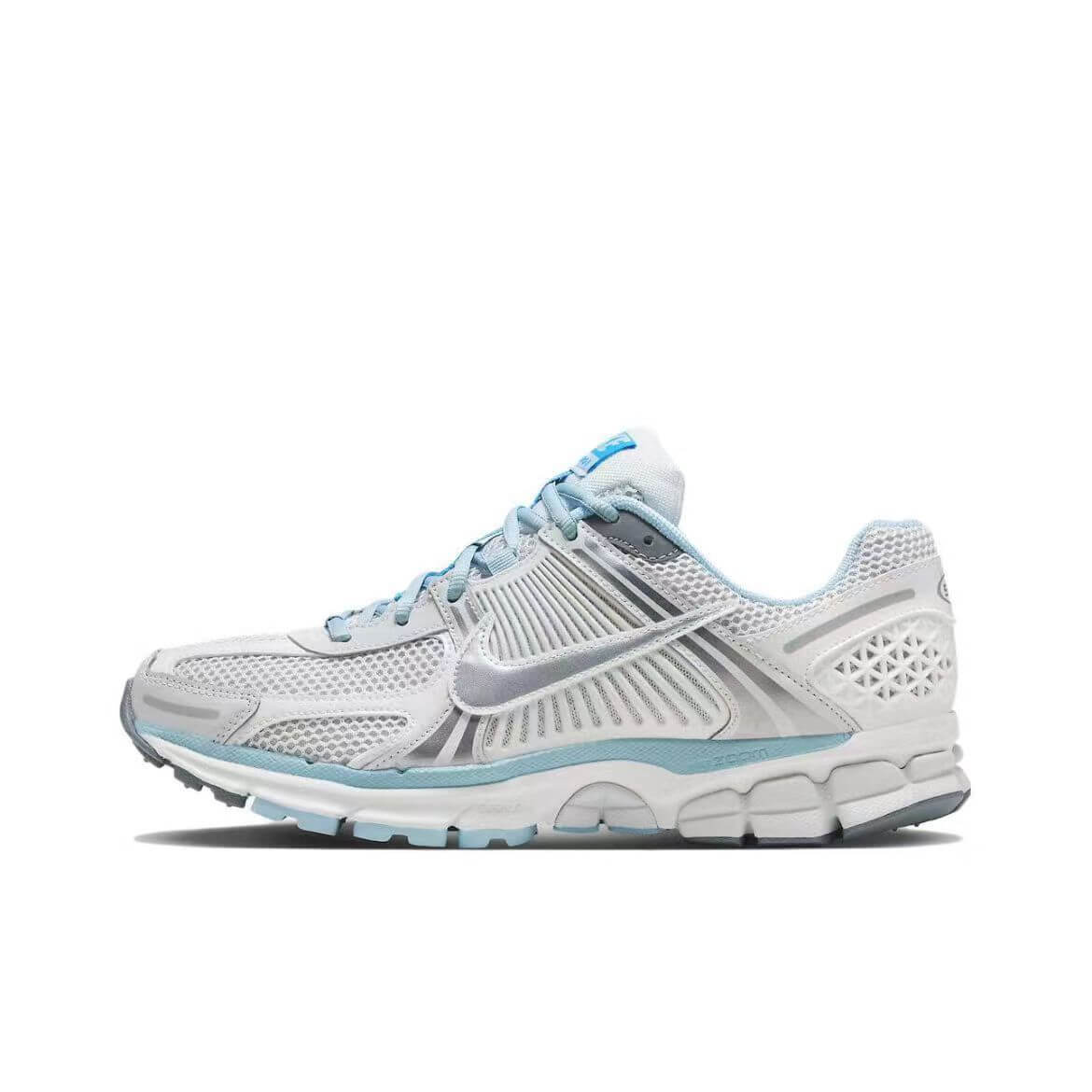 Découvrez le confort exceptionnel des Baskets Nike Zoom Vomero 5, alliant légèreté et innovation. Parfaites pour les sportifs et les passionnés !