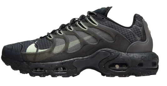Les baskets Nike TN Air Max Terrascape Plus offrent un style polyvalent et une performance robuste.
 design distinctif.pas cher. Le moins cher.