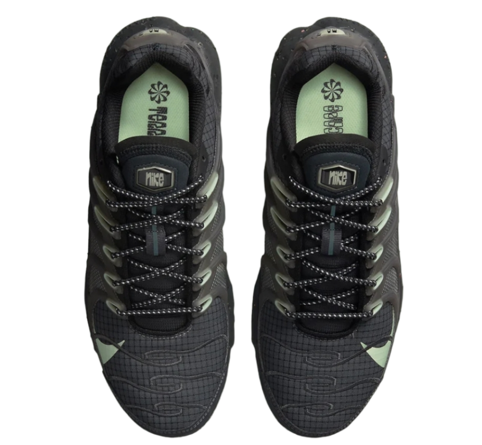 Les baskets Nike TN Air Max Terrascape Plus offrent un style polyvalent et une performance robuste.
design distinctif.pas cher. Le moins cher.