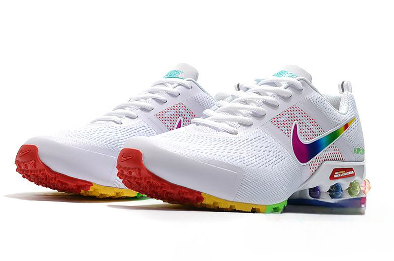 Les baskets Nike Shox Reax Run Air 2021 Femme marquent une évolution audacieuse dans la ligne Shox, avec un design à la fois moderne et fonctionnel.