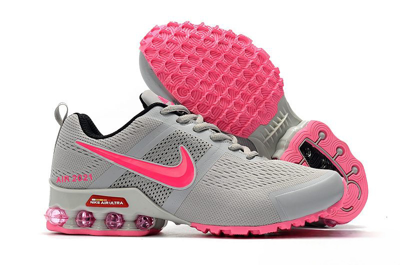Les baskets Nike Shox Reax Run Air 2021 Femme marquent une évolution audacieuse dans la ligne Shox, avec un design à la fois moderne et fonctionnel.