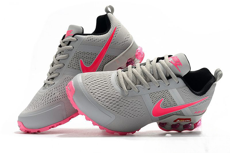 Les baskets Nike Shox Reax Run Air 2021 Femme marquent une évolution audacieuse dans la ligne Shox, avec un design à la fois moderne et fonctionnel.