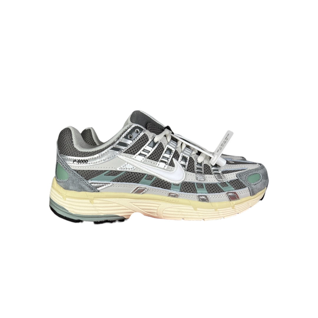 Les baskets Nike P-600 allient un style rétro inspiré des années 2000 à une technologie moderne pour un look et un confort incomparables.