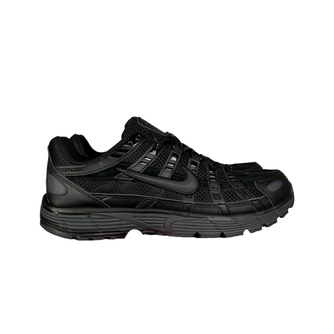 Les baskets Nike P-600 allient un style rétro inspiré des années 2000 à une technologie moderne pour un look et un confort incomparables.