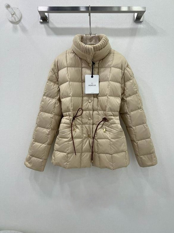Les doudounes manteau Moncler Femme, ainsi que les Moncler Femme, incarnent un style et un raffinement incomparables.