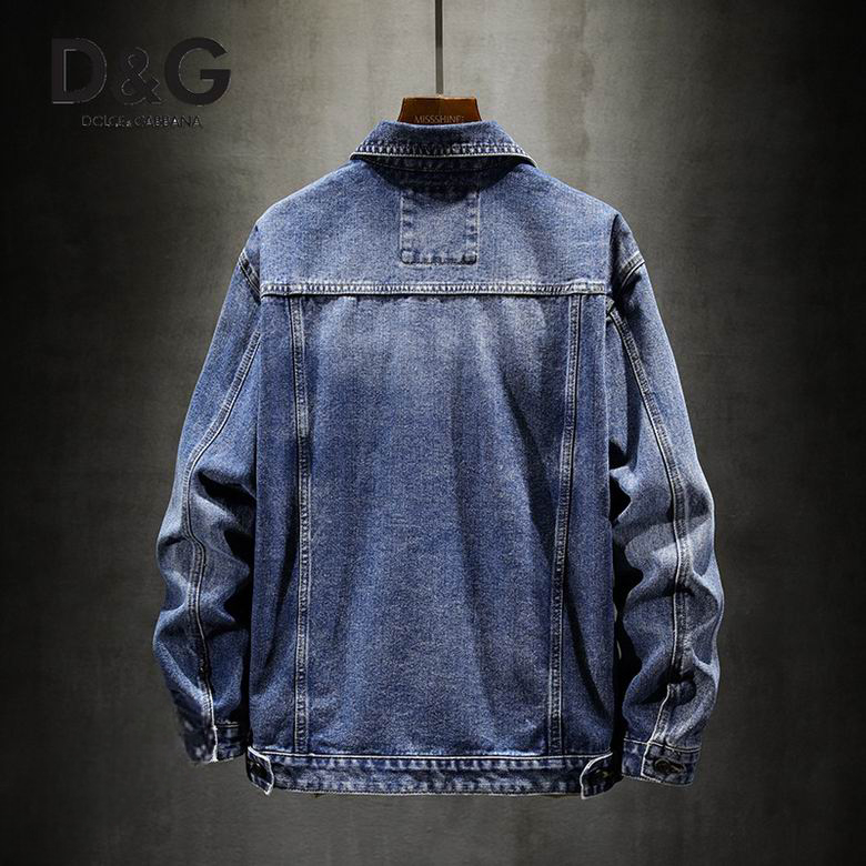 Profitez du mélange parfait de style et de fonctionnalité avec les vestes Dolce Gabbana, conçus pour ceux qui recherchent l'excellence en termes de confort et de performance.