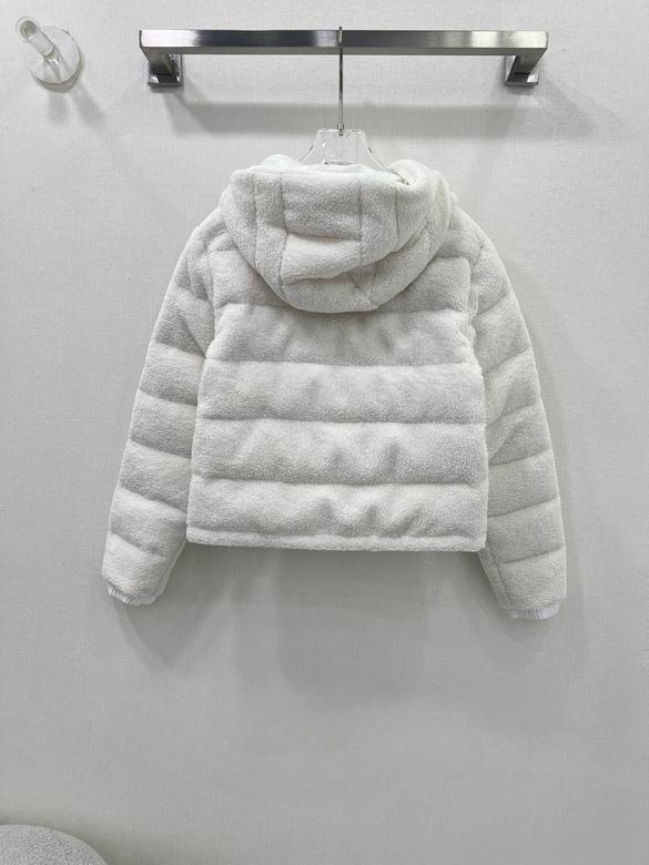 Les doudounes manteau Moncler Femme, ainsi que les Moncler Femme, incarnent un style et un raffinement incomparables.