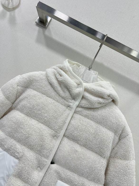 Les doudounes manteau Moncler Femme, ainsi que les Moncler Femme, incarnent un style et un raffinement incomparables.