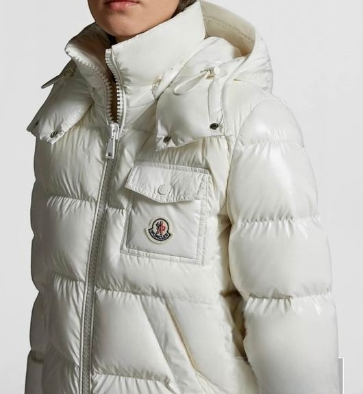 Les doudounes manteau Moncler Femme, ainsi que les Moncler Femme, incarnent un style et un raffinement incomparables. Au meilleur prix