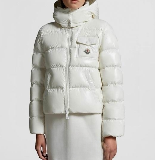 Les doudounes manteau Moncler Femme, ainsi que les Moncler Femme, incarnent un style et un raffinement incomparables. Au meilleur prix
