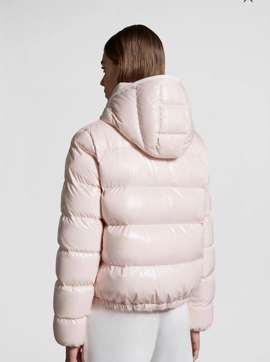 Les doudounes manteau Moncler Femme, ainsi que les Moncler Femme, incarnent un style et un raffinement incomparables. Au meilleur prix