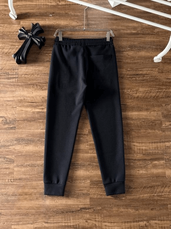 Les ensembles survêtement Hugo Boss allient performance et style. Leur design sophistiqué et leur qualité supérieure.pas cher.le moins cher.