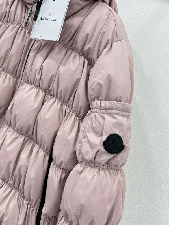 Les doudounes manteau Moncler Femme, ainsi que les Moncler Femme, incarnent un style et un raffinement incomparables. Au meilleur prix