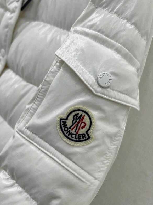 Les doudounes manteau Moncler Femme, ainsi que les Moncler Femme, incarnent un style et un raffinement incomparables. Au meilleur prix