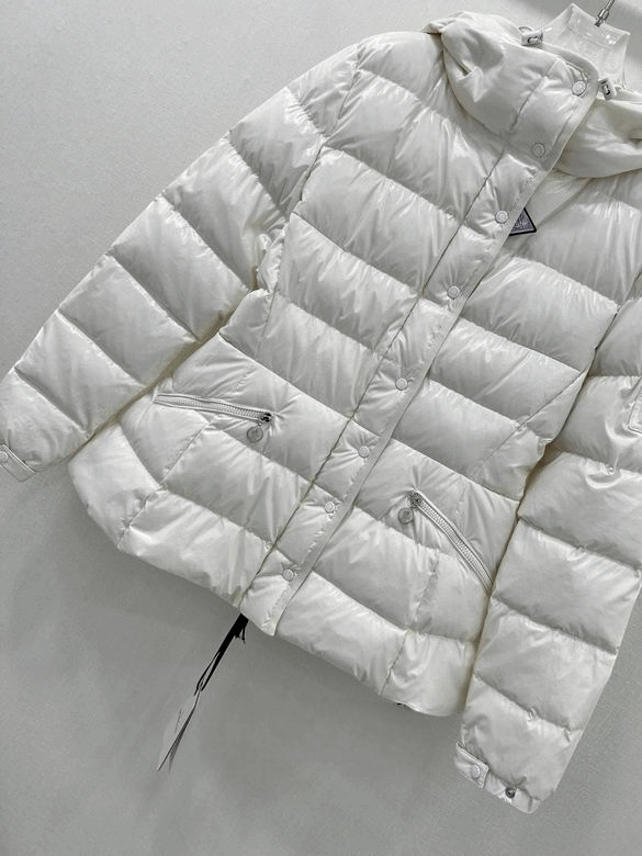 Les doudounes manteau Moncler Femme, ainsi que les Moncler Femme, incarnent un style et un raffinement incomparables. Au meilleur prix