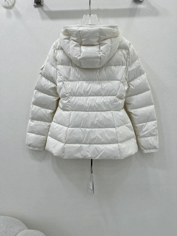 Les doudounes manteau Moncler Femme, ainsi que les Moncler Femme, incarnent un style et un raffinement incomparables. Au meilleur prix