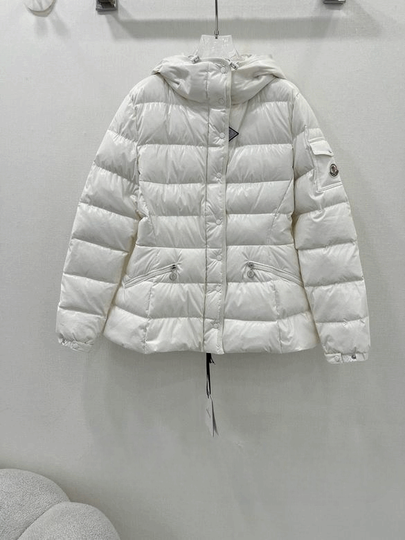 Les doudounes manteau Moncler Femme, ainsi que les Moncler Femme, incarnent un style et un raffinement incomparables. Au meilleur prix