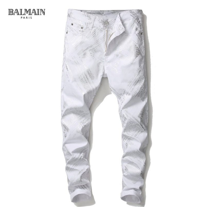 Les jeans Balmain pour homme allient sophistication et caractère, incarnant parfaitement l’ADN luxueux et avant-gardiste de la marque.