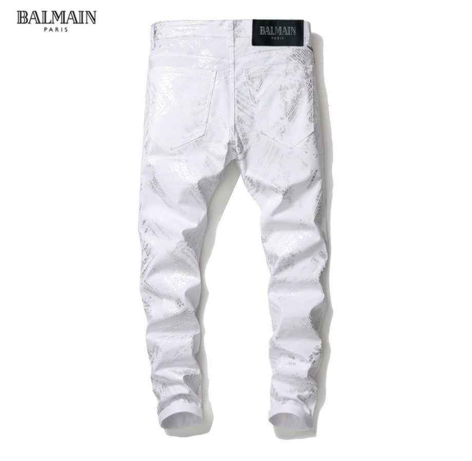 Les jeans Balmain pour homme allient sophistication et caractère, incarnant parfaitement l’ADN luxueux et avant-gardiste de la marque.