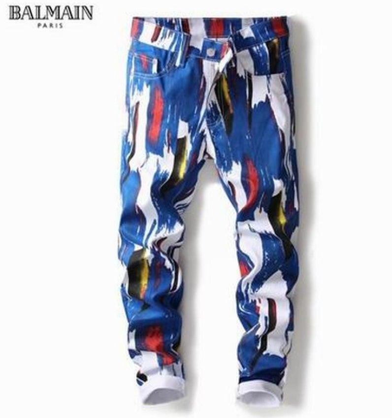 Les jeans Balmain pour homme allient sophistication et caractère, incarnant parfaitement l’ADN luxueux et avant-gardiste de la marque.