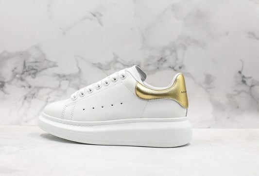 les chaussures Alexander McQueen Femme sont un témoignage de l'engagement de la marque à combiner style et audace. Exceptionnel pas Cher. Le moins cher.