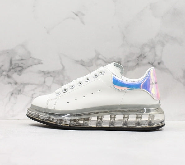 les chaussures Alexander McQueen Femme sont un témoignage de l'engagement de la marque à combiner style et audace. Exceptionnel pas Cher. Le moins cher.