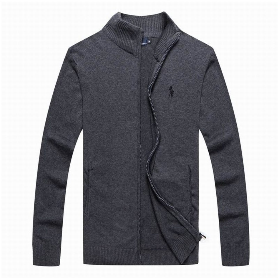 Les pulls Polo Ralph Lauren combinent élégance et confort avec une maîtrise inégalée.