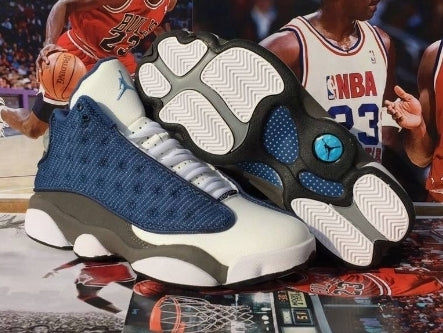 Les  baskets  Air Jordan 13 "Love & Respect" (Black and White) Femme permettent de personnaliser votre style tout en bénéficiant d’un confort supérieur.