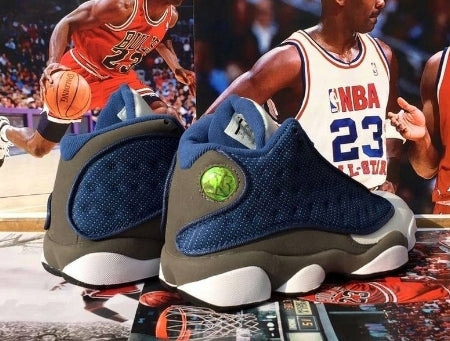 Les  baskets  Air Jordan 13 "Love & Respect" (Black and White) Femme permettent de personnaliser votre style tout en bénéficiant d’un confort supérieur.