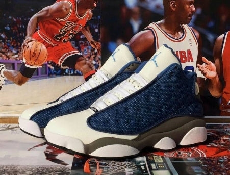 Les  baskets  Air Jordan 13 "Love & Respect" (Black and White) Femme permettent de personnaliser votre style tout en bénéficiant d’un confort supérieur.