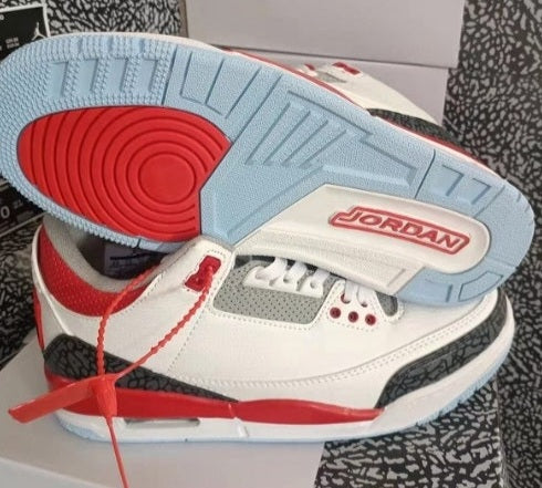 Les baskets Air Jordan 3 Triple White Femme permettent de personnaliser votre style tout en bénéficiant d’un confort supérieur.les Air Jordan 3 Triple.