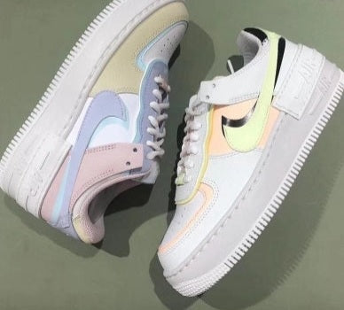 Les Nike Air Force 1 Shadow Femme sont disponibles dans une gamme de coloris variés pour s'adapter à tous les styles.
