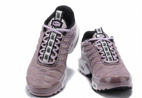 les baskets Nike TN Air Max Plus Femme sont un témoignage de l'engagement de Nike à combiner style et innovation. Exceptionnel